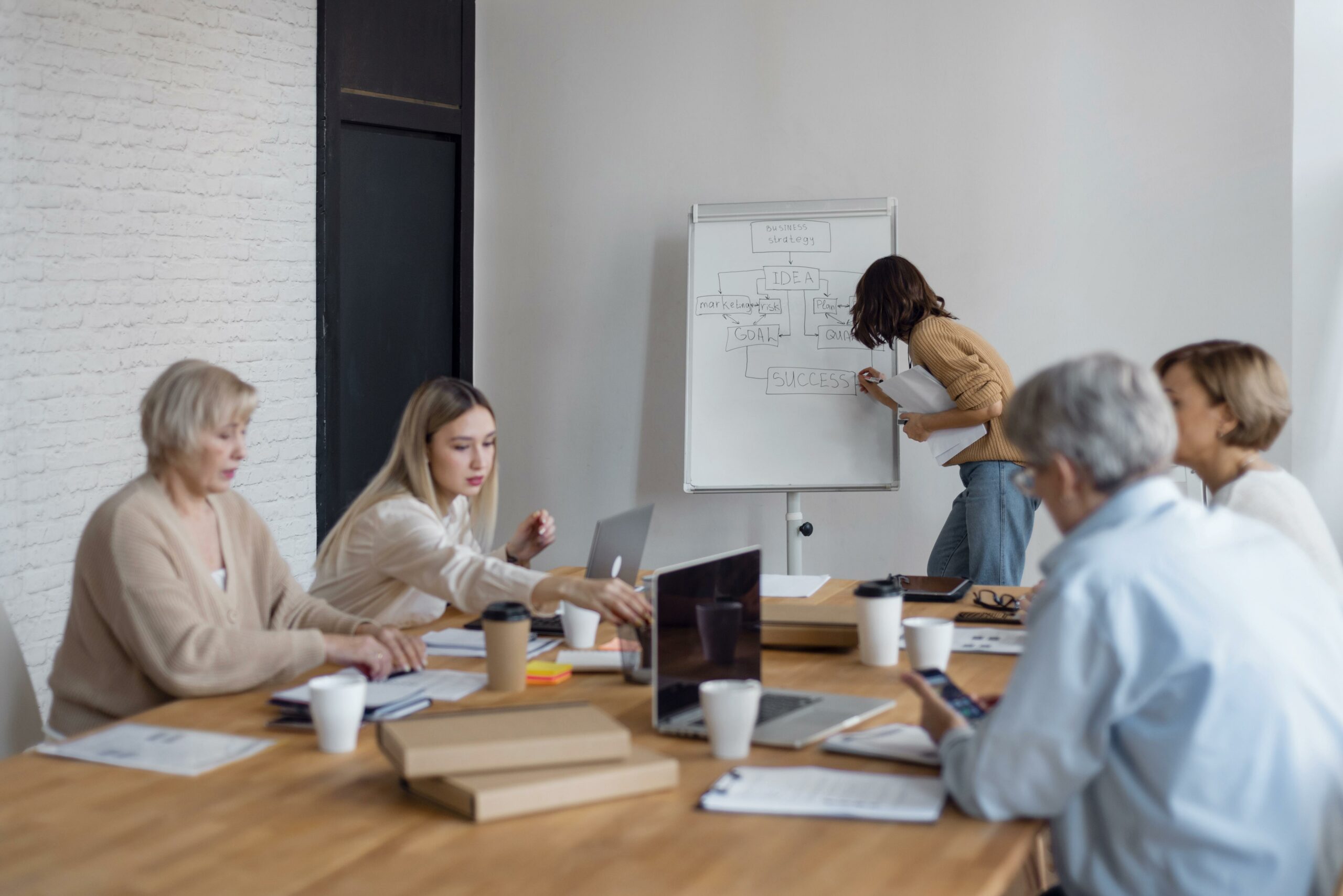 business-people-meeting-medium-shot